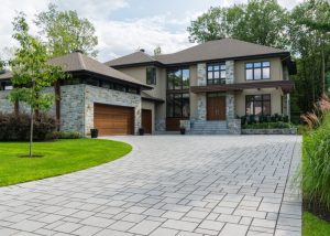house-upscale-driveway